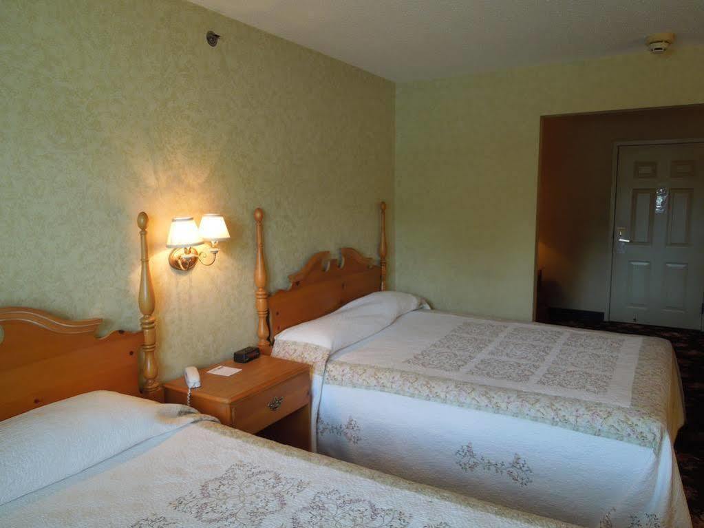 Ourguest Inn & Suites Downtown פורט קלינטון מראה חיצוני תמונה