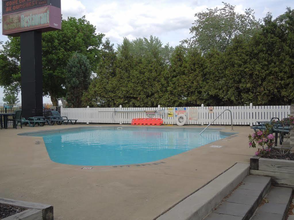 Ourguest Inn & Suites Downtown פורט קלינטון מראה חיצוני תמונה